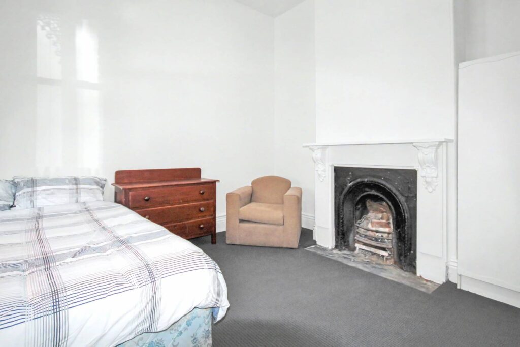 102-Philip-Street-Room A-010
