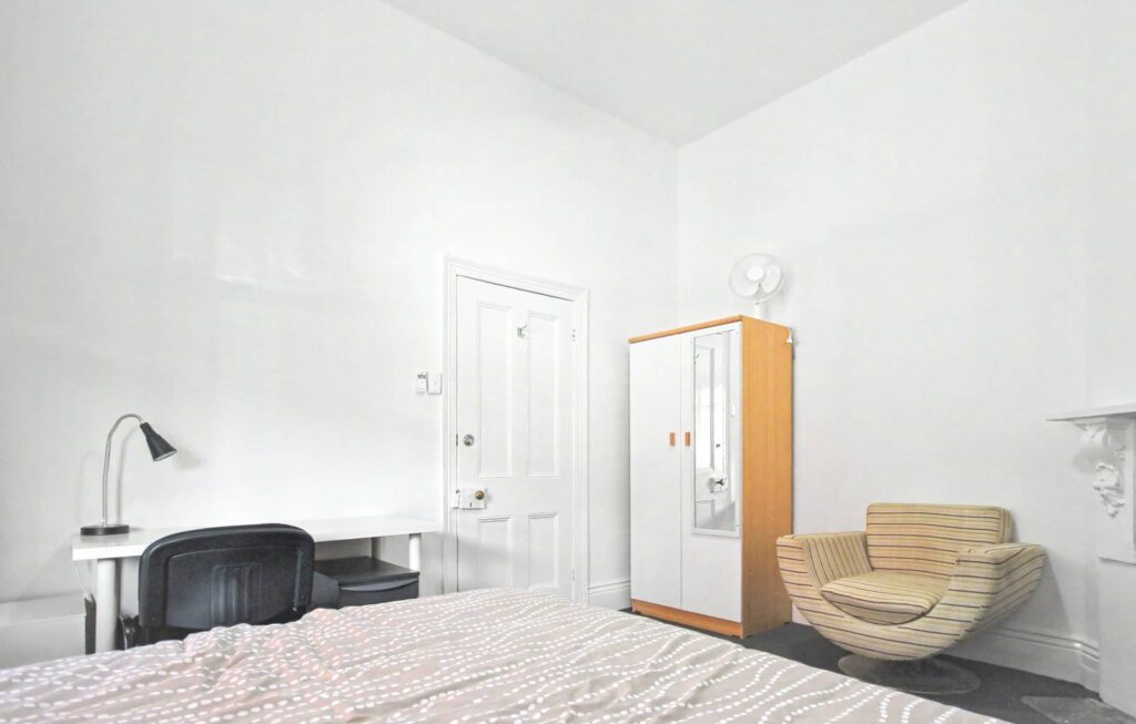 102-Philip-Street-Room C-020