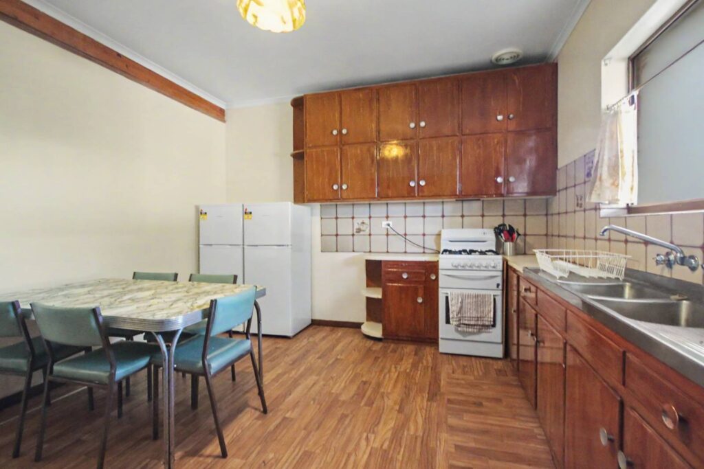 13-Rankine-Rd-Mile-End-Main House-004