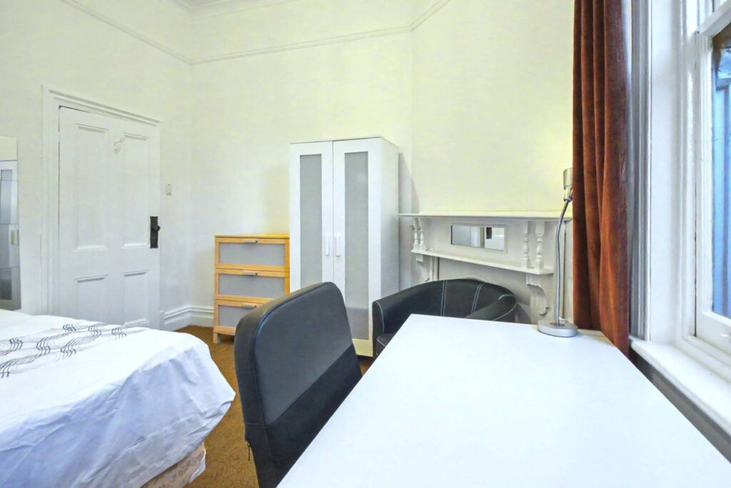 13-Rankine-Rd-Mile-End-Room B-015