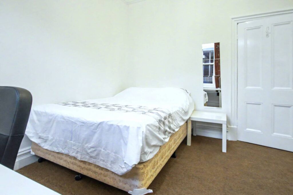 13-Rankine-Rd-Mile-End-Room B-016