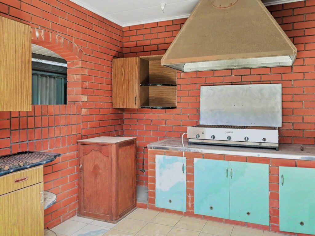 15-Boronia-Str-Klemzig-Main House-002