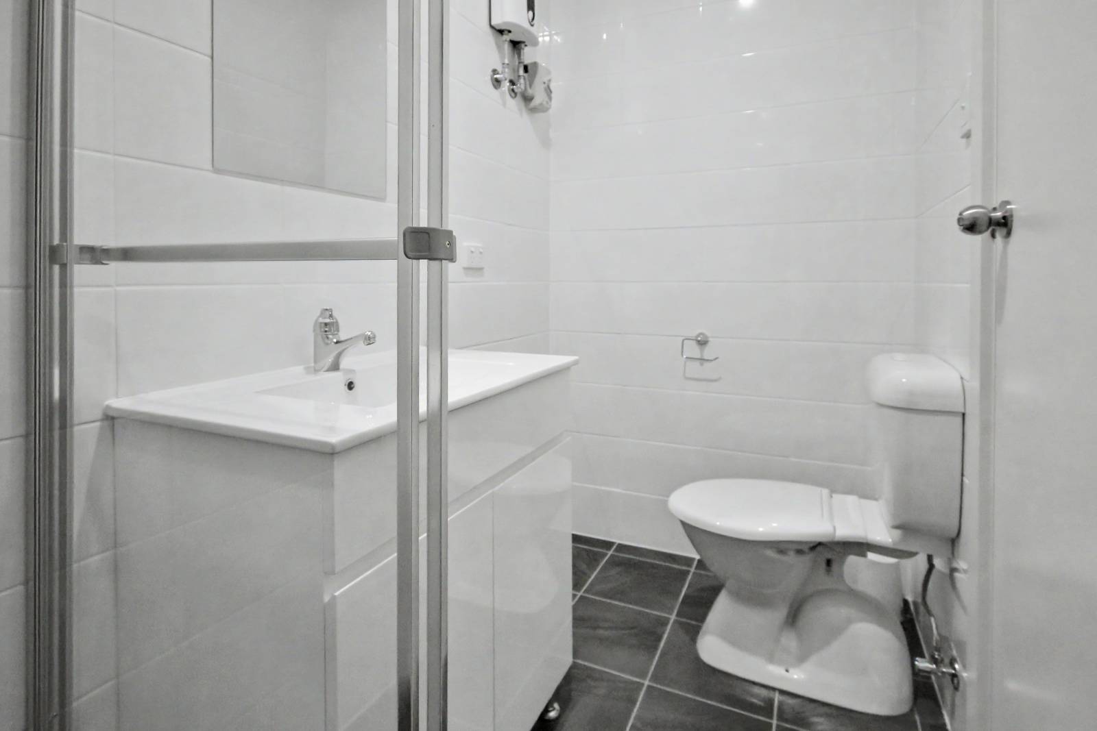 15-Boronia-Str-Klemzig-Main House-009
