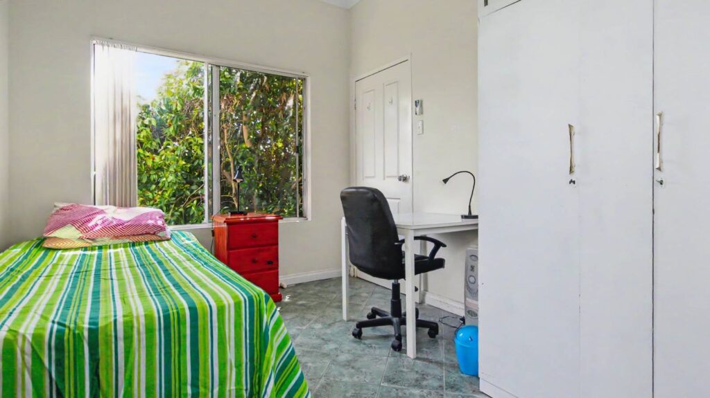 166-Holbrooks-Road-Room F-029