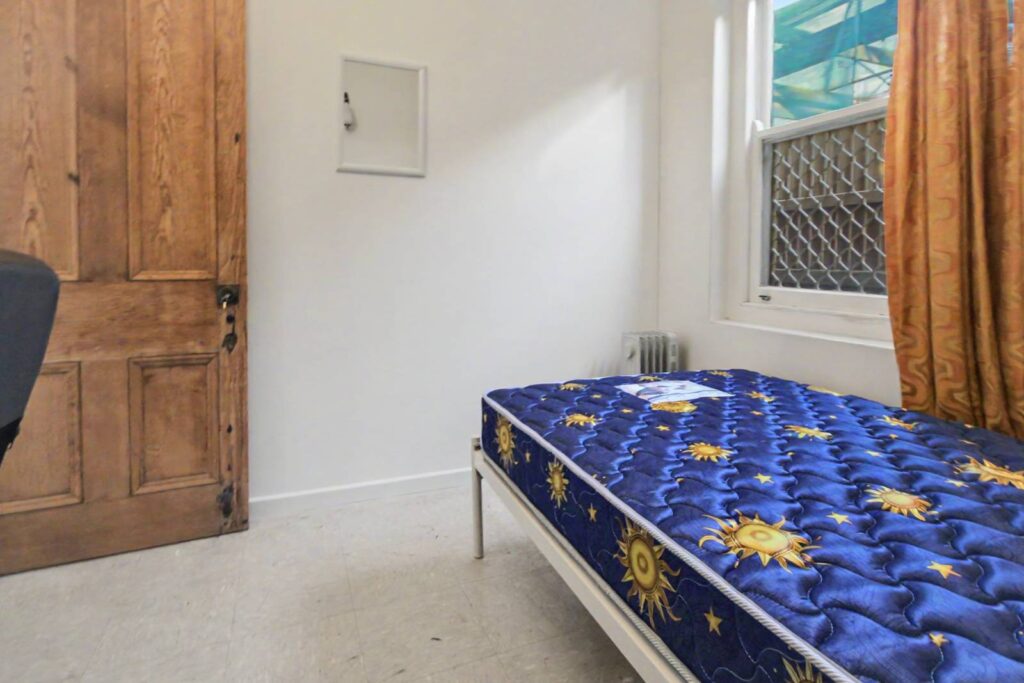 19-Henley-Street-Mile-End-Room G-034