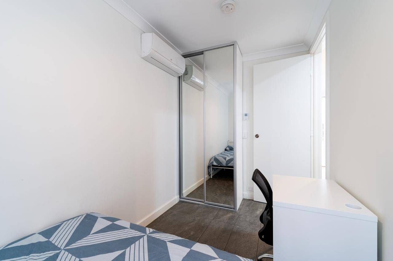 2 Norman-Room K-044