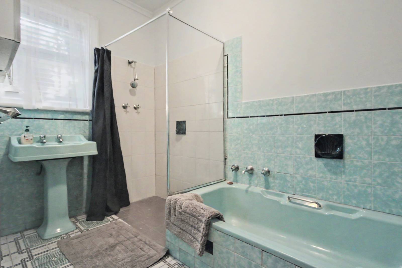 3-Corwra-Mile-End-Main House-005