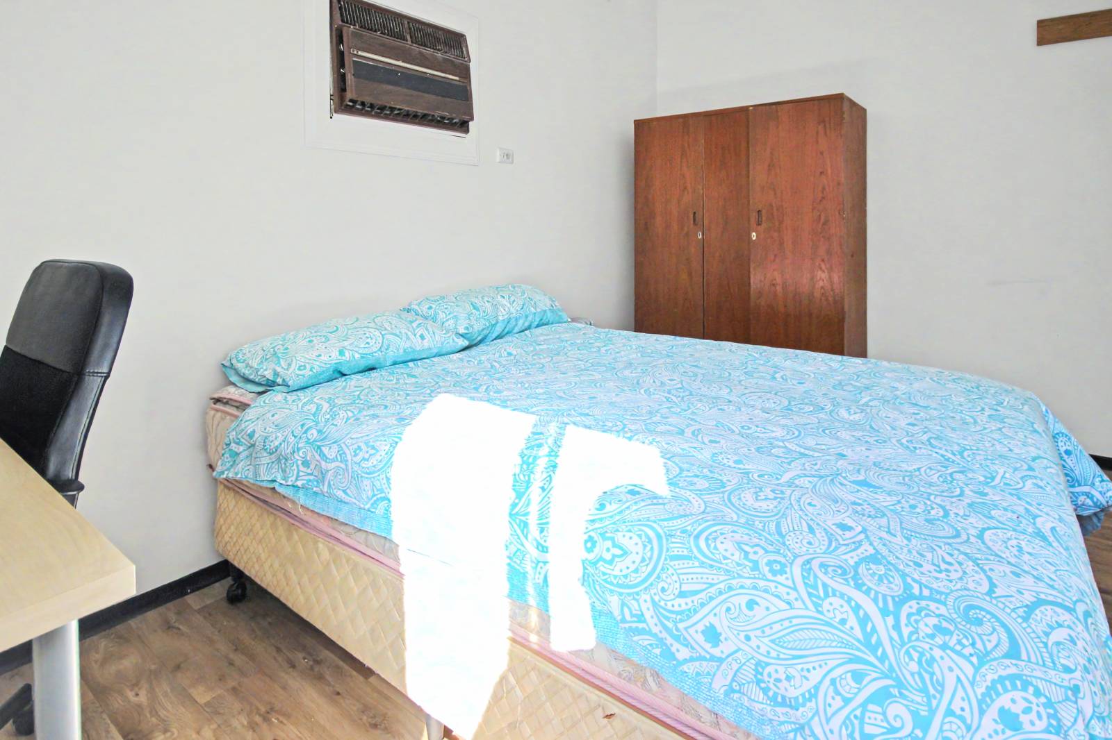 3-Corwra-Mile-End-Room D-021