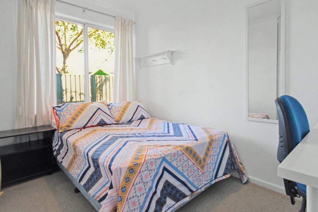 37-Milne-at-Vale-Park-Room A-011