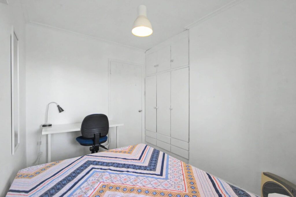 37-Milne-at-Vale-Park-Room A-014