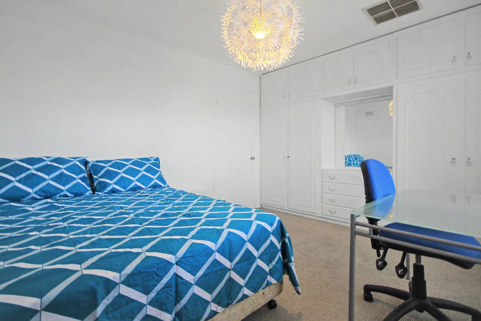 37-Milne-at-Vale-Park-Room B-015