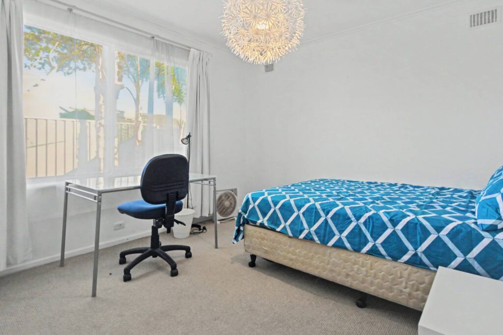 37-Milne-at-Vale-Park-Room B-016