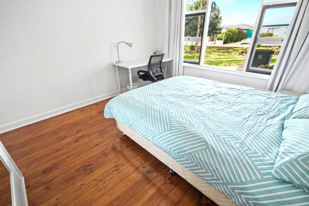 4-Fox-Avenue-Room B-014