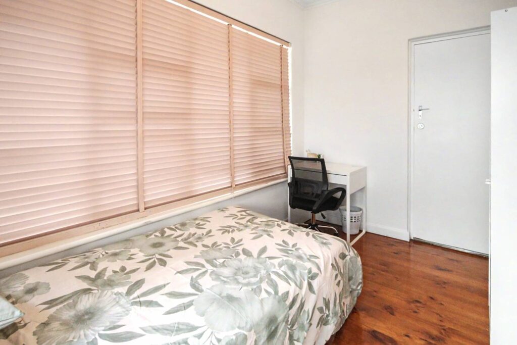 4-Fox-Avenue-Room D-023