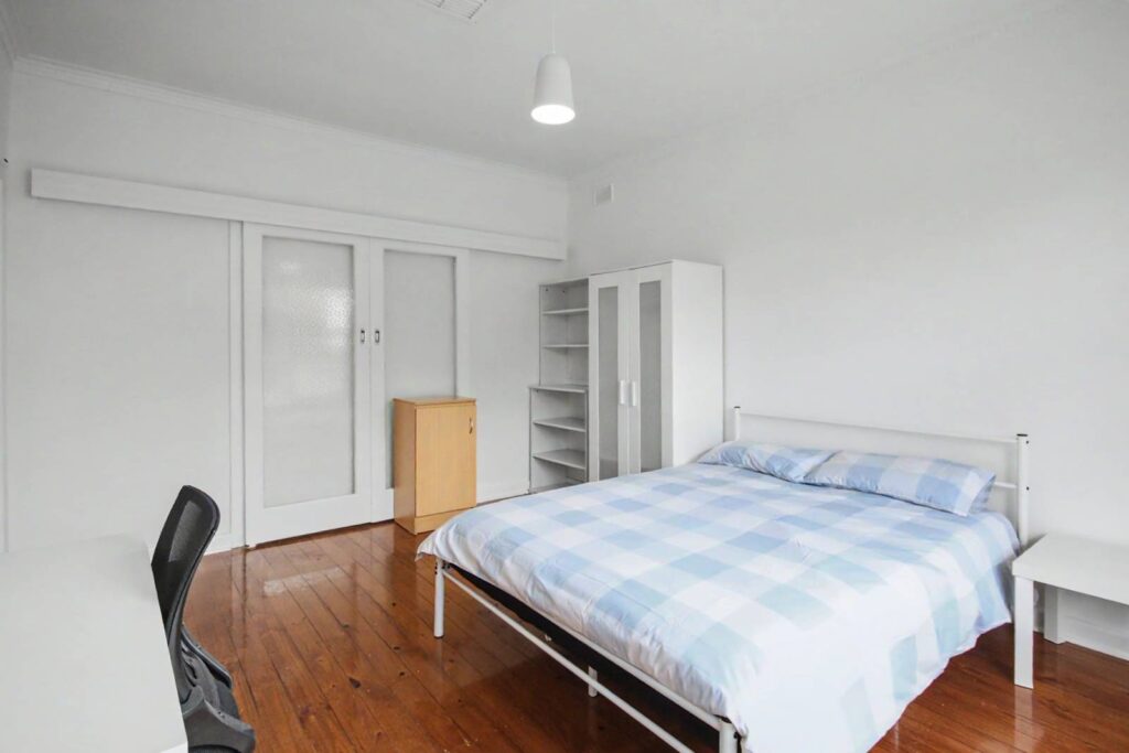 4-Fox-Avenue-Room F-031