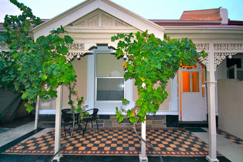 Mile End Henley Beach Road House (4)